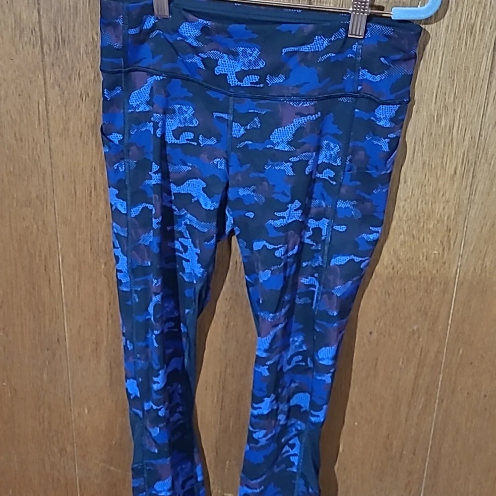 Lululemon camo leggings - Picture 4 of 7